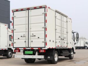 Yutong Light Truck 4Tons 4.12Meter Single Row Pure Electric Van Light Truck