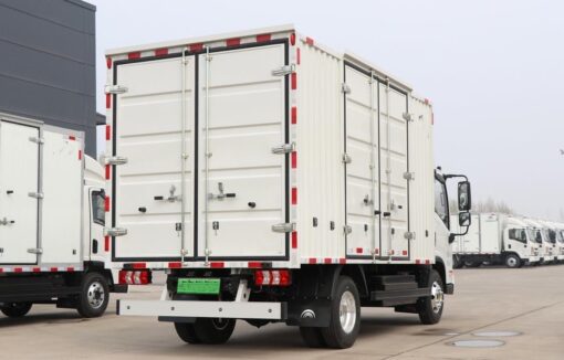 Yutong Light Truck 4Tons 4.12Meter Single Row Pure Electric Van Light Truck