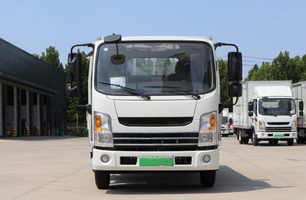 Yutong Light Truck 4Tons 4.18Meter صف واحد شاحنة خفيفة ذات منصة كهربائية نقية