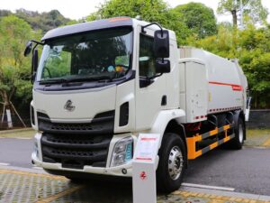 Chenglong 18 Tons Electric Rear Compactor Truck