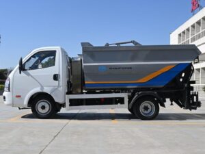 Chufeng 4.5 Tons Electric Rear Compactor Truck