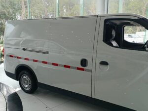 Saic 2.7 Tons Eletric Dry Van Truck