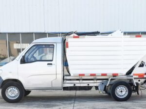 Yanlong 2.5 Tons Eletric Rear Compactor Truck