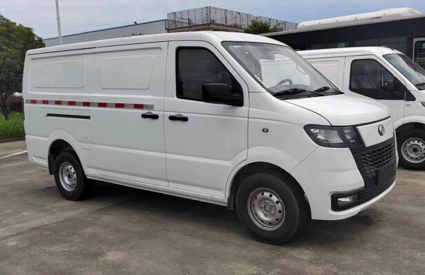 Dongfeng 3.1 Ton Eletric Dry Van Truck