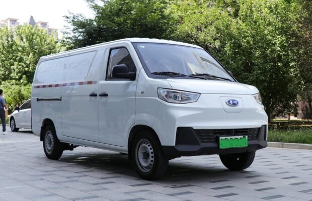 Qiwei 2.7 Ton Eletric Dry Van Truck