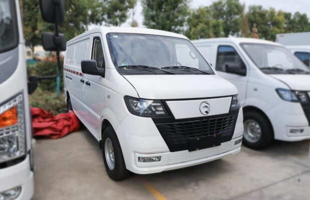 Yuchai 3.2 Ton Eletric Dry Van Truck