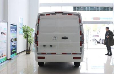 Yuchai 3.2 Ton Eletric Dry Van Truck