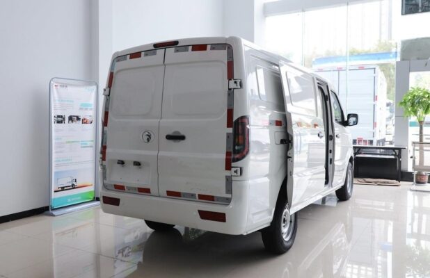 Yuchai 3.2 Ton Eletric Dry Van Truck